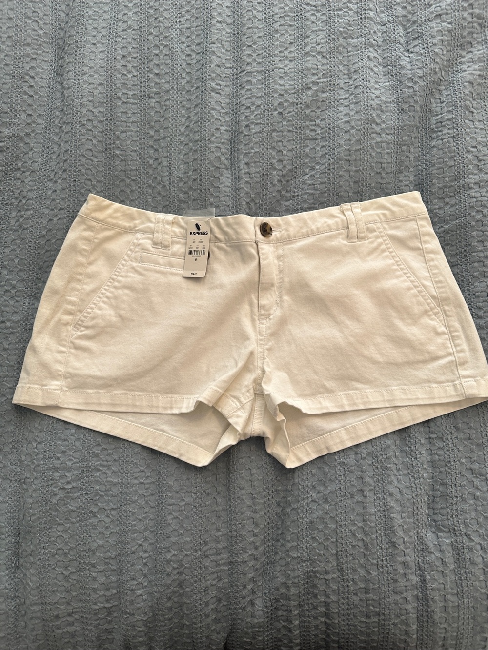 NWT Express White Women’s Casual Cotton Low Rise Shorts
